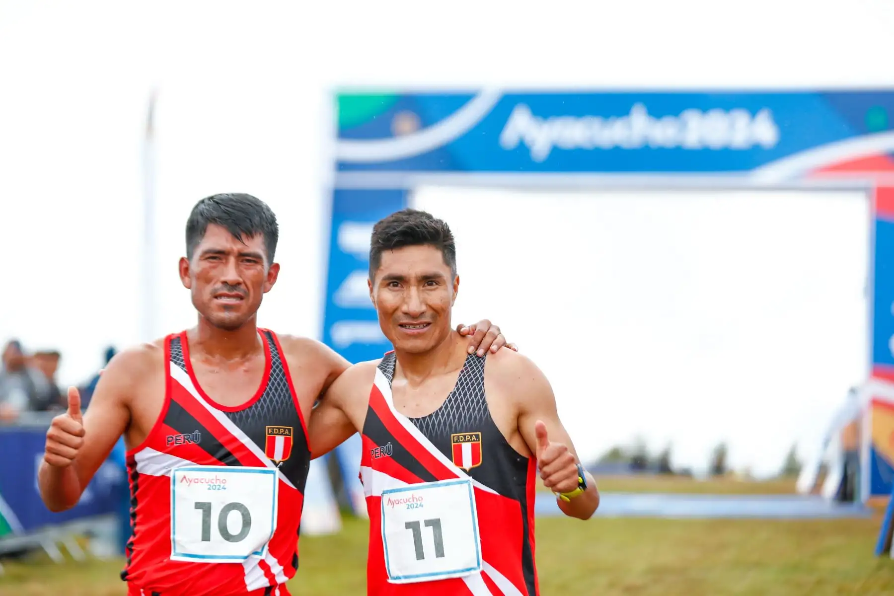 En la emblemática e histórica Pampa de Ayacucho se realizó la carrera cross country de 10k de los Juegos Bolivarianos Bicentenario Ayacucho 2024, en la que los atletas peruanos Walter Nina y José Luis Rodríguez consiguieron las medallas de oro y plata respectivamente. Foto: ANDINA/Daniel Bracamonte
