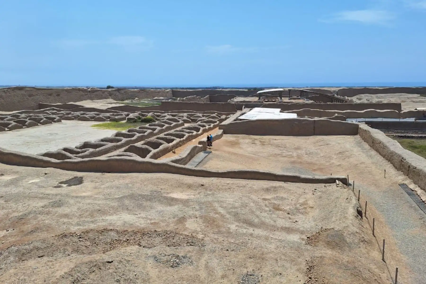 Este proyecto abarca más de 23,000 hectáreas y mejora la protección de sitios arqueológicos, además de facilitar el acceso peatonal al complejo desde el Museo de Sitio.