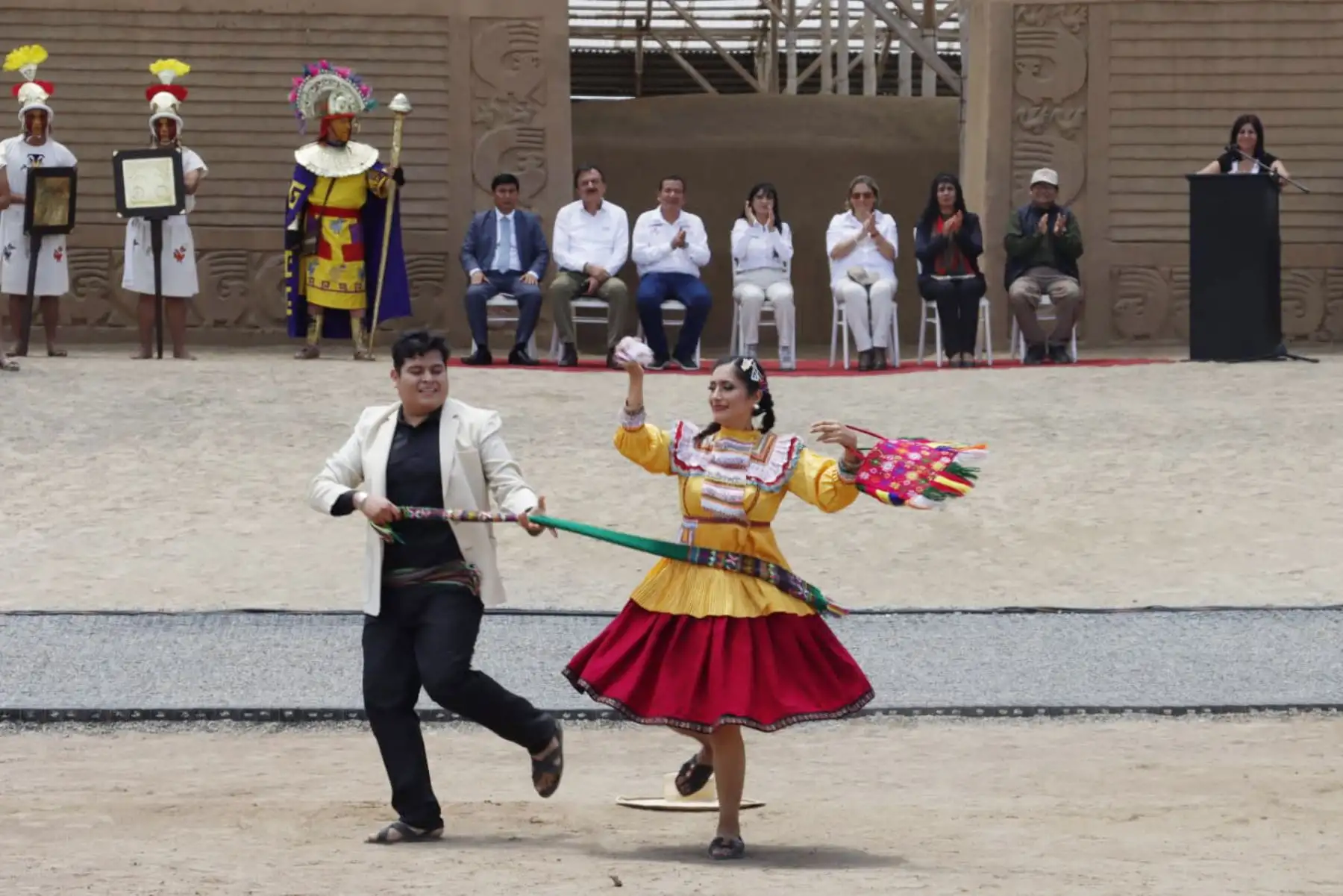 La obra incluyó la construcción de un mirador turístico de alrededor de 9 metros de alto, una caseta de información y una zona de estacionamiento, además de mejorarse la vía de acceso vehicular, instalarse iluminación con paneles solares y adquirirse señalización turística de interpretación.