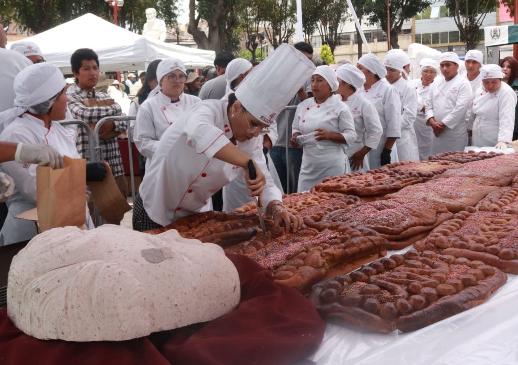 Arequipa celebra la fiesta del pan con el bautizo de dos guaguas gigantes con caretas de sillar durante Segundo Festipan. ANDINA/Difusión