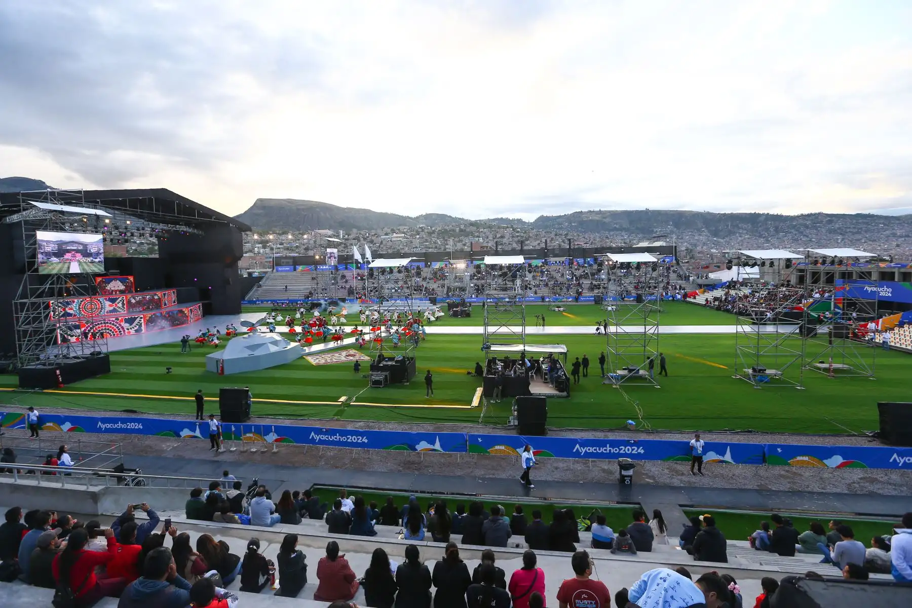 Imágenes de la inauguración de los Juegos Bolivarianos Ayacucho 2024. Foto: ANDINA/Eddy Ramos