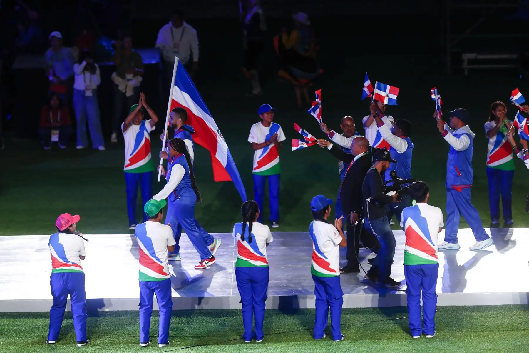 Desde el estadio Las Américas de Huamanga, se realizó la ceremonia oficial de inauguración de los Juegos Bolivarianos Bicentenario Ayacucho 2024, con números artísticos y el desfile de cada una de las delegaciones participantes. Foto: ANDINA/Daniel Bracamonte