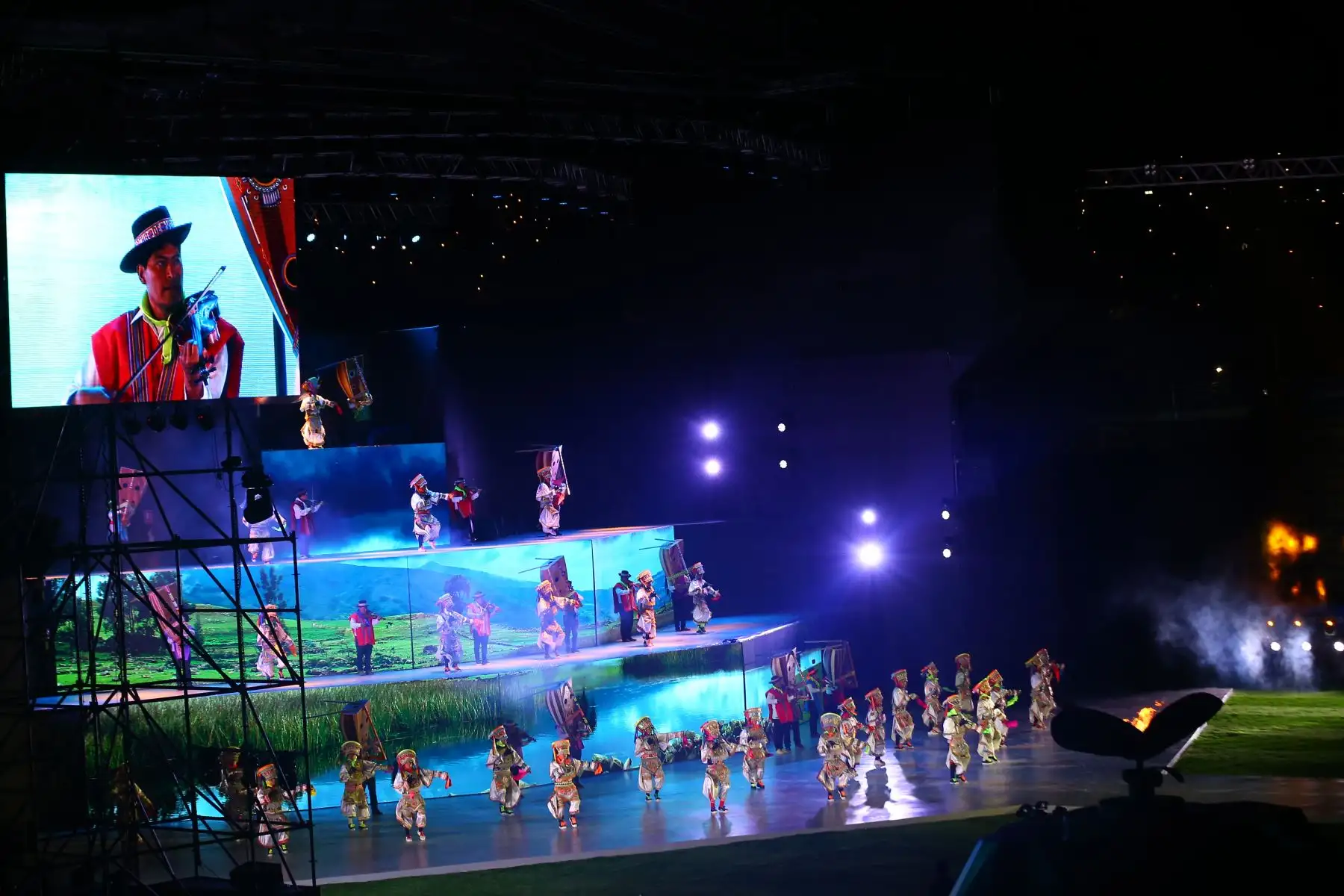 Encendido de la antorcha que da por  inaugurado los Juegos Bolivarianos 2024. Foto: ANDINA/ Eddy Ramos