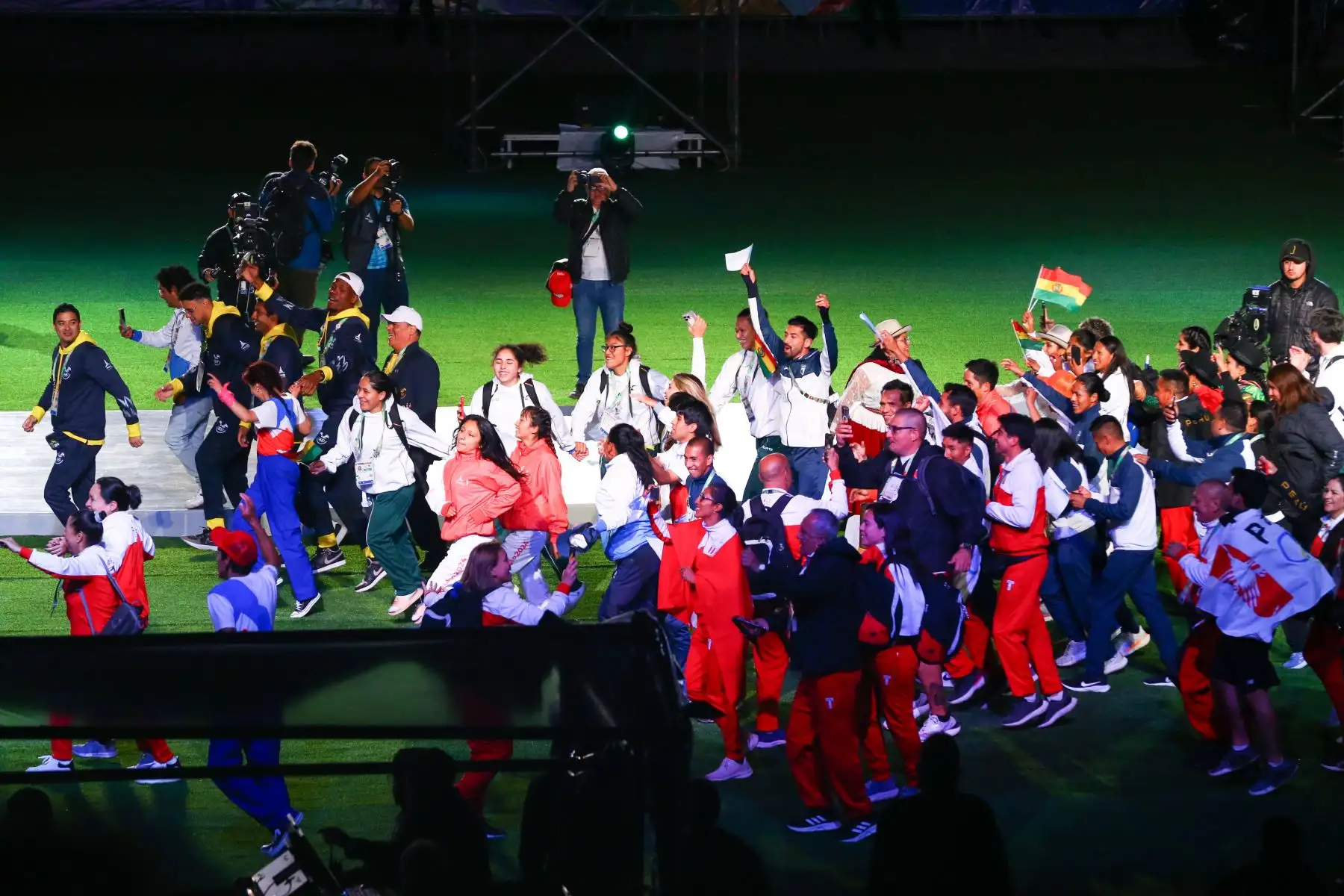 Encendido de la antorcha que la por  inaugurado los Juegos Bolivarianos 2024. Foto: ANDINA/ Eddy Ramos