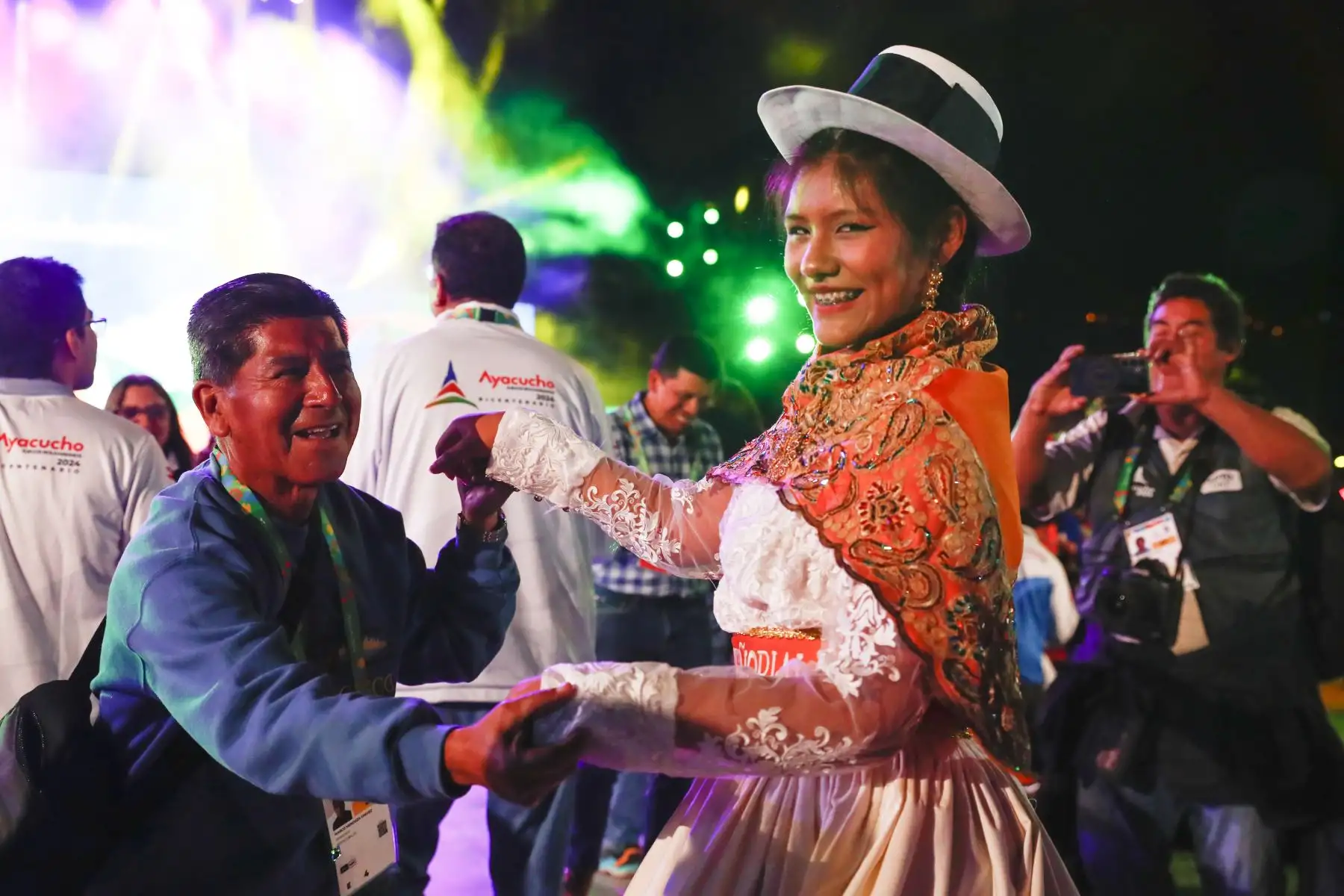 Desde el estadio Las Américas de Huamanga, se realizó la ceremonia oficial de inauguración de los Juegos Bolivarianos Bicentenario Ayacucho 2024, con números artísticos y el desfile de cada una de las delegaciones participantes. Foto: ANDINA/Daniel Bracamonte
