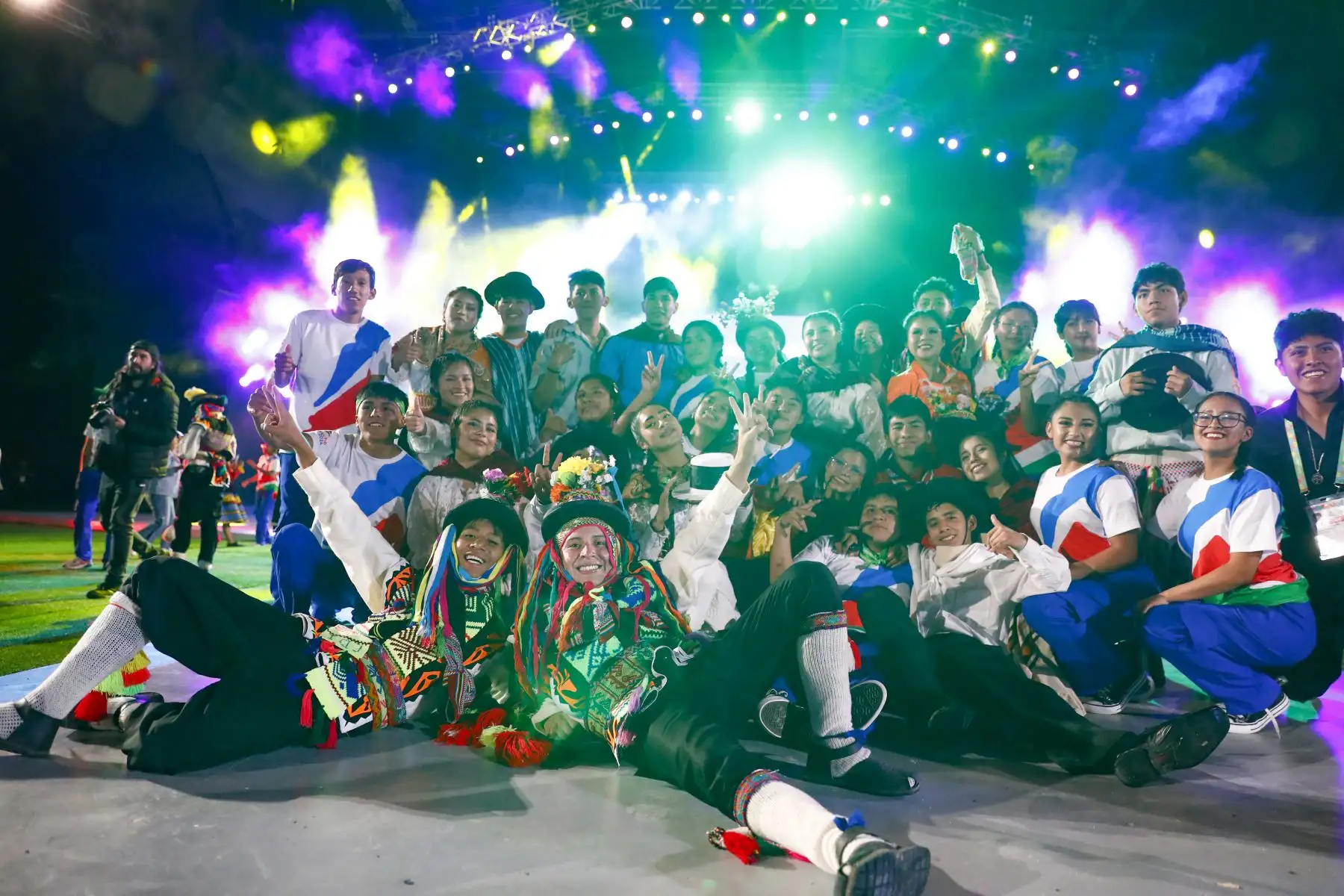 Desde el estadio Las Américas de Huamanga, se realizó la ceremonia oficial de inauguración de los Juegos Bolivarianos Bicentenario Ayacucho 2024, con números artísticos y el desfile de cada una de las delegaciones participantes. Foto: ANDINA/Daniel Bracamonte