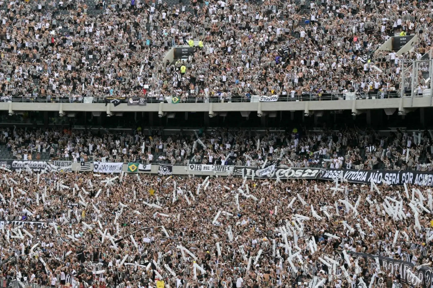 Miles de hinchas de Atlético Mineiro y Botafogo llegan a Buenos Aires para estar presentes en la final de la Copa Libertadores 2024 que se disputará en el estadio Monumental de River Plate. Foto: AFP