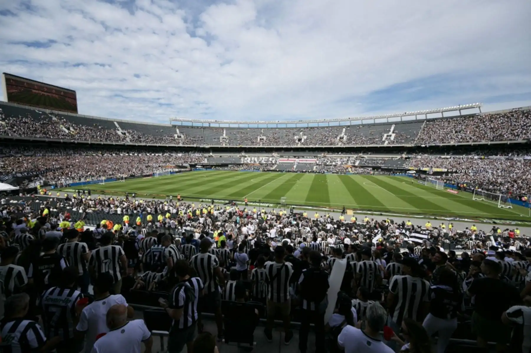 Miles de hinchas de Atlético Mineiro y Botafogo llegan a Buenos Aires para estar presentes en la final de la Copa Libertadores 2024 que se disputará en el estadio Monumental de River Plate. Foto: AFP