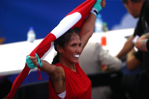 Desde el coliseo del colegio Nuestra Señora de las Mercedes de Huamanga, se disputó la final de muaythai categoría 60kg femenina de los Juegos Bolivarianos Bicentenario Ayacucho 2024, en la que la peruana María Teresa Gutiérrez conquistó la medalla de oro, tras una reñida pelea con la representante de Bolivia, Karen Flores Cuéllar. Foto: ANDINA/Daniel Bracamonte