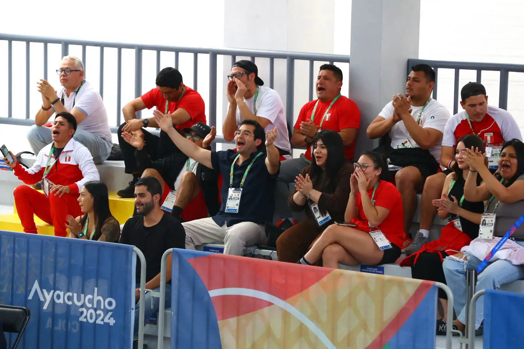 Desde el coliseo del colegio Nuestra Señora de las Mercedes de Huamanga, se disputó la final de muaythai categoría 48kg femenina de los Juegos Bolivarianos Bicentenario Ayacucho 2024, en la que la peruana Suci Verónica Zerpa conquistó la medalla de oro, tras una reñida pelea con la representante de Bolivia, Brigitt Celeste Gómez.. Foto: ANDINA/ Eddy Ramos