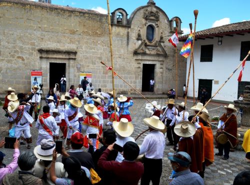 Cajamarca rindió homenaje a su música tradicional y distinguió a los músicos que tocan el clarín, la caja y la flauta, instrumentos autóctonos de dicha región. ANDINA/Difusión