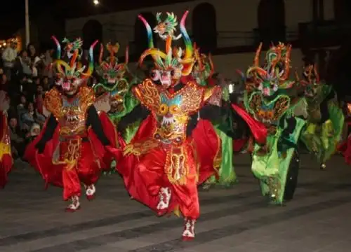 Más de 100 grupos de danzas participaron en la ceremonia por el Décimo aniversario de la declaratorio como Patrimonio de la Humanidad a Festividad de la Virgen de la Candelaria por la Unesco.