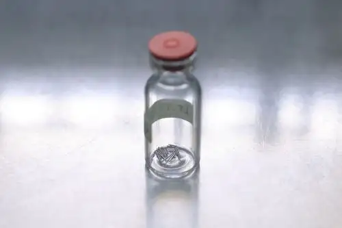 En el Perú las agujas de Iridio 192 son producidas por el IPEN, en el Centro Nuclear Óscar Miro Quesada de la Guerra (Racso), utilizando el reactor nuclear RP-10, mientras que el procesamiento ha sido llevado a cabo en la Planta de Producción de Radioisótopos bajo estrictas medidas de seguridad. ANDINA/Jhonel Rodríguez Robles