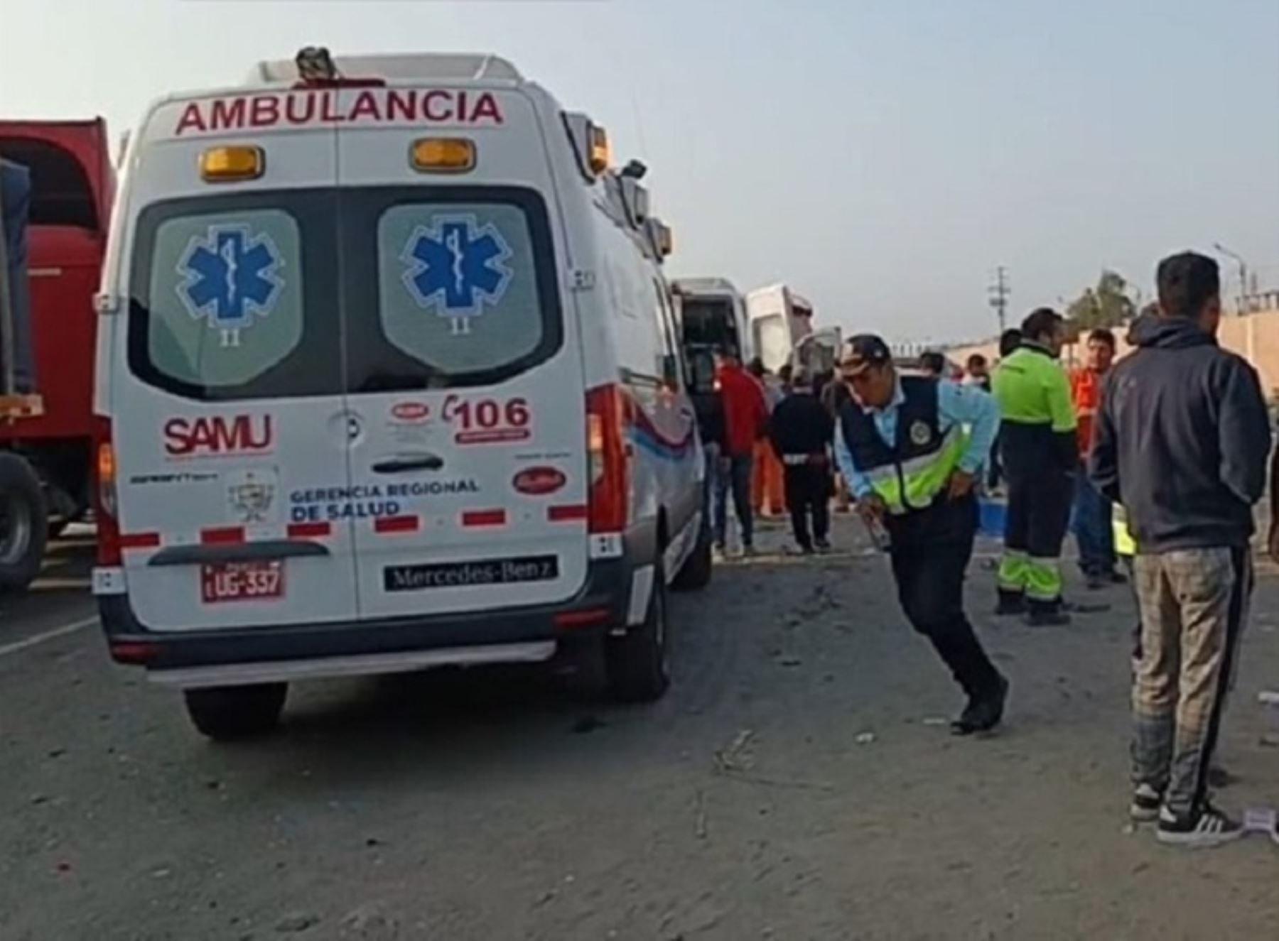 Al Hospital Regional Docente de Trujillo fueron evacuados los heridos del accidente de tránsito ocurrido esta mañana en el óvalo de Huanchaco, provincia de Trujillo, que dejó dos muertos. ANDINA/Difusión