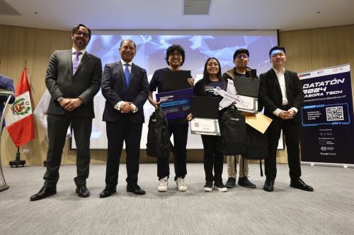 Ministro de Trabajo y Promoción del Empleo, Daniel Maurate Romero, participó en premiación de jóvenes ganadores del concurso Datatón Labora Tech 2024. Foto: Cortesía.