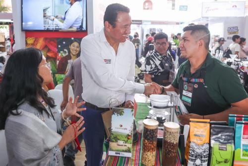 Ministro de Desarrollo Agrario y Riego, Angel Manero, destacó el trabajo del caficultor peruano en la Expocafé 2024.. ANDINA/Difusión