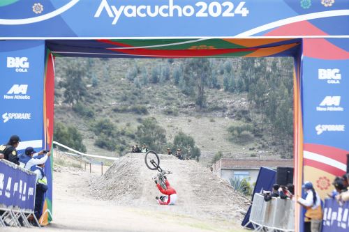 Juegos Bolivarianos 2024: Tras sufrir accidente peruana consigue medalla de plata en ciclismo down hill