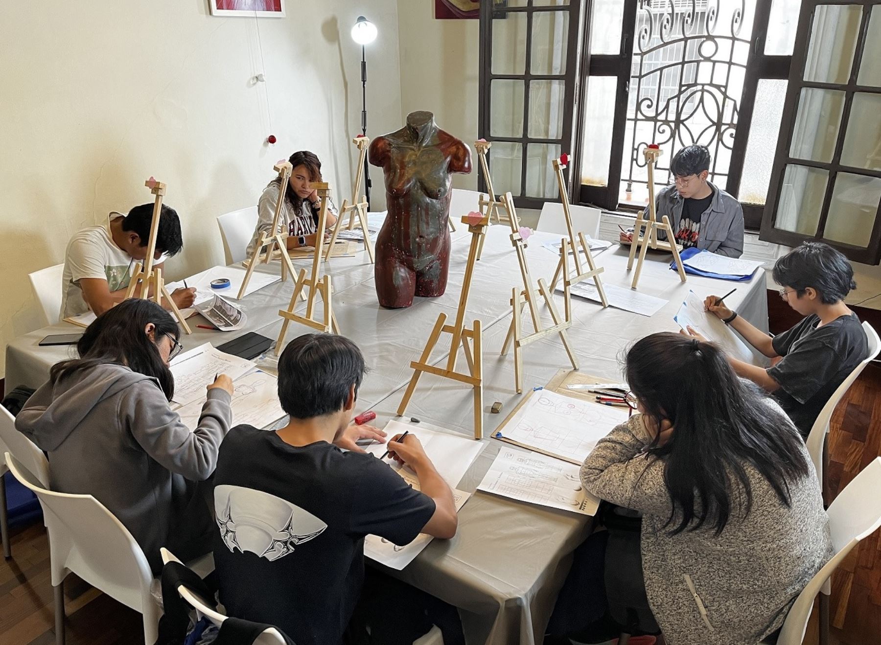 Se abren talleres gratuitos de arte en la Casa Museo Fernandini.