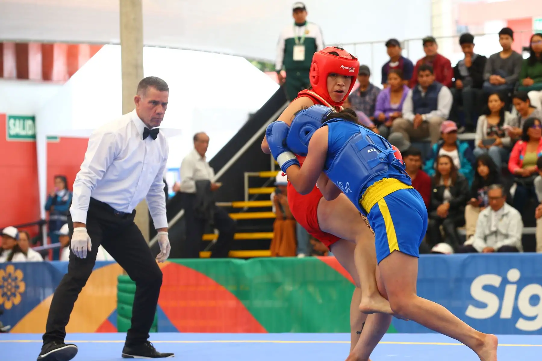 La peruana Shirley Llontop Avendaño ganó la pelea ante la representante de Ecuador, Emily Veliz Toabanda en la  categoría Sansa 60 kg femenina de los Juegos Bolivarianos Bicentenario Ayacucho 2024. Foto: ANDINA/ Eddy Ramos