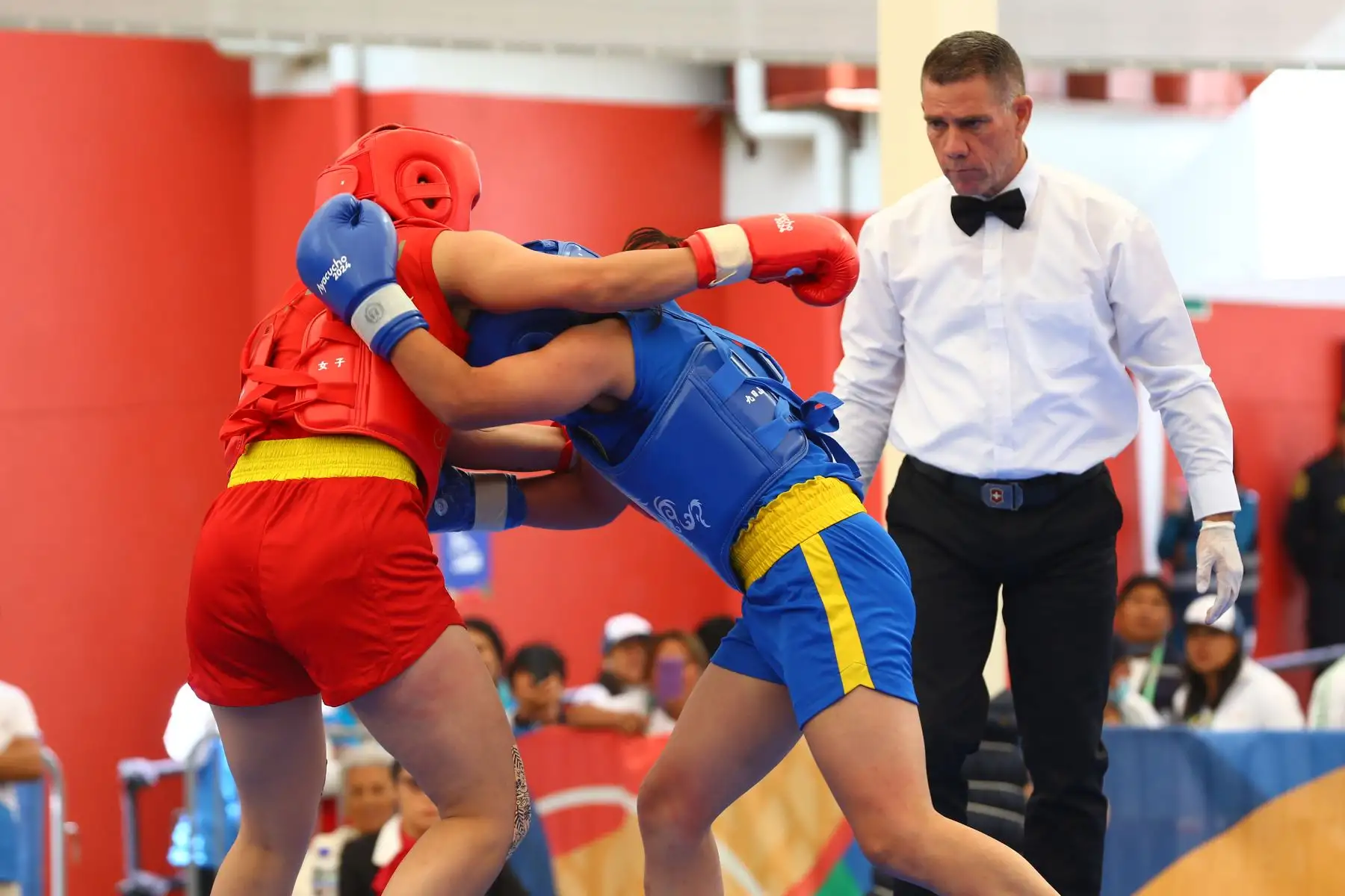 La peruana Shirley Llontop Avendaño ganó la pelea ante la representante de Ecuador, Emily Veliz Toabanda en la  categoría Sansa 60 kg femenina de los Juegos Bolivarianos Bicentenario Ayacucho 2024. Foto: ANDINA/ Eddy Ramos