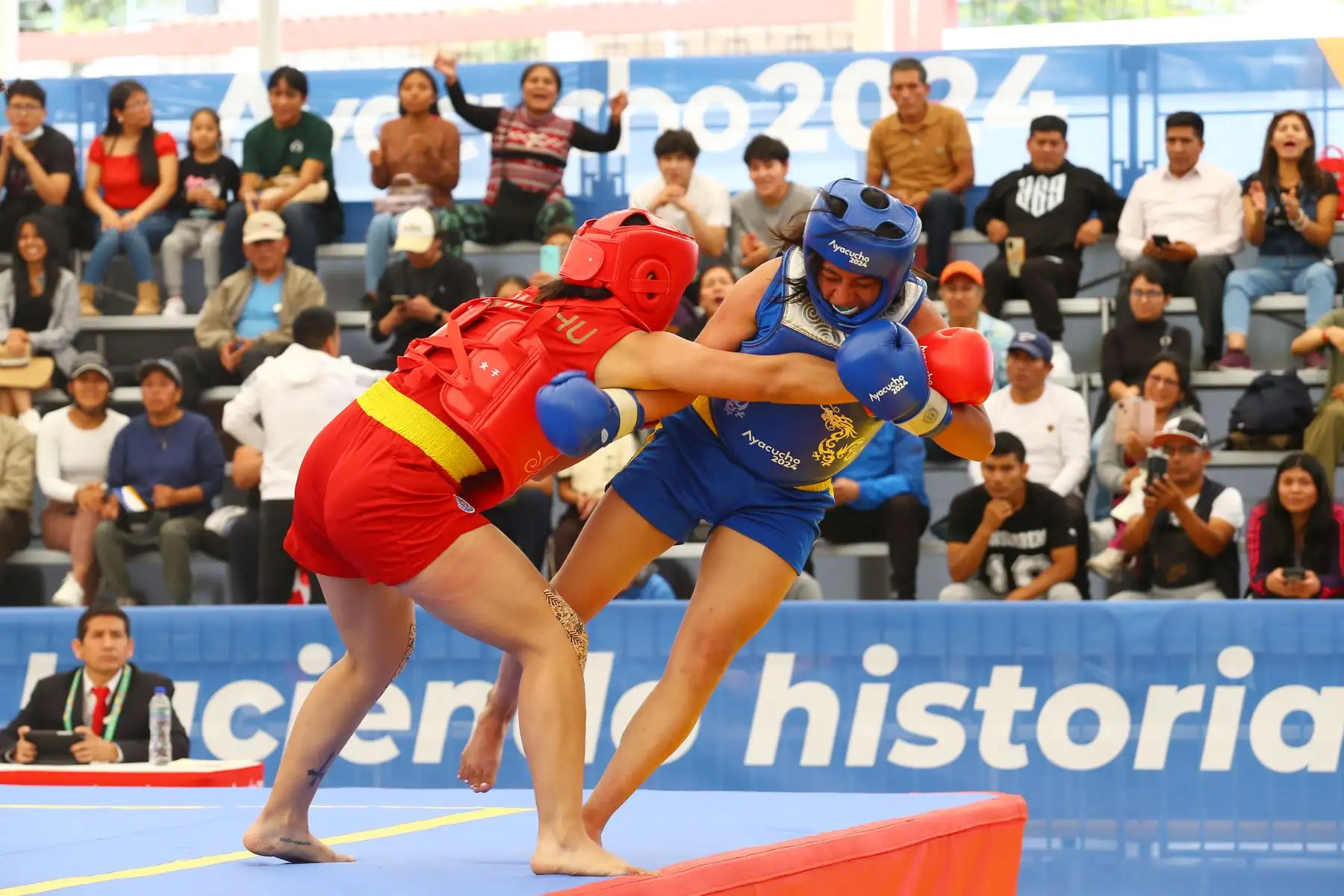 La peruana Shirley Llontop Avendaño ganó la pelea ante la representante de Ecuador, Emily Veliz Toabanda en la  categoría Sansa 60 kg femenina de los Juegos Bolivarianos Bicentenario Ayacucho 2024. Foto: ANDINA/ Eddy Ramos