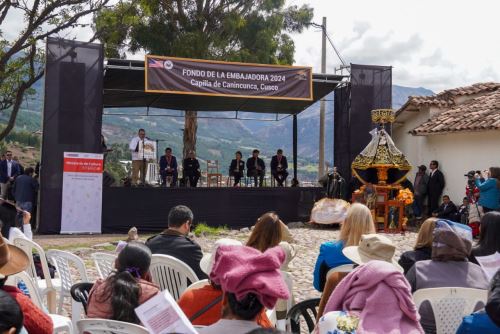 Fondo de Embajadora de Estados Unidos permitirá poner en valor la capilla de Canincunca, destacó el ministro de Cultura, Fabricio Valencia