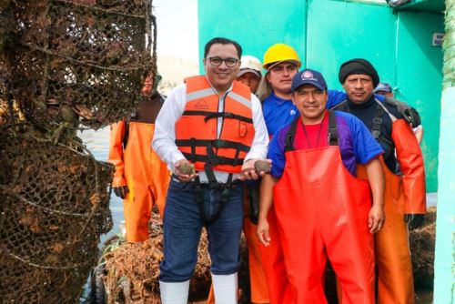 El ministro Sergio González realizó una visita de inspección al Centro de Acuicultura La Arena del Fondepes en Casma.