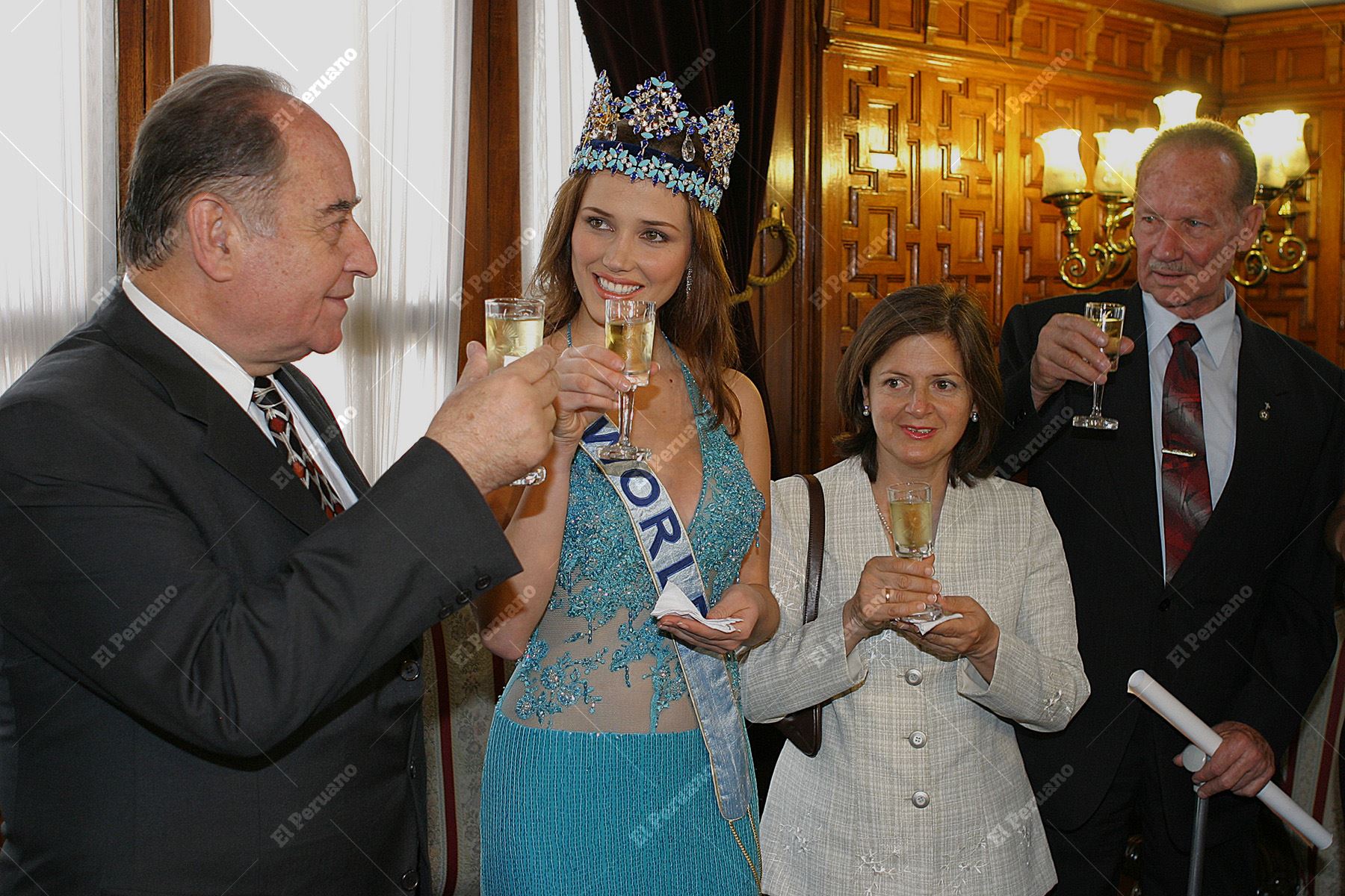 Lima - 17 diciembre 2004 / María Julia Mantilla, Miss Mundo 2004, fue homenajeada en el Congreso de la República. Foto: Diario Oficial El Peruano / Ricardo Choy-Kifox