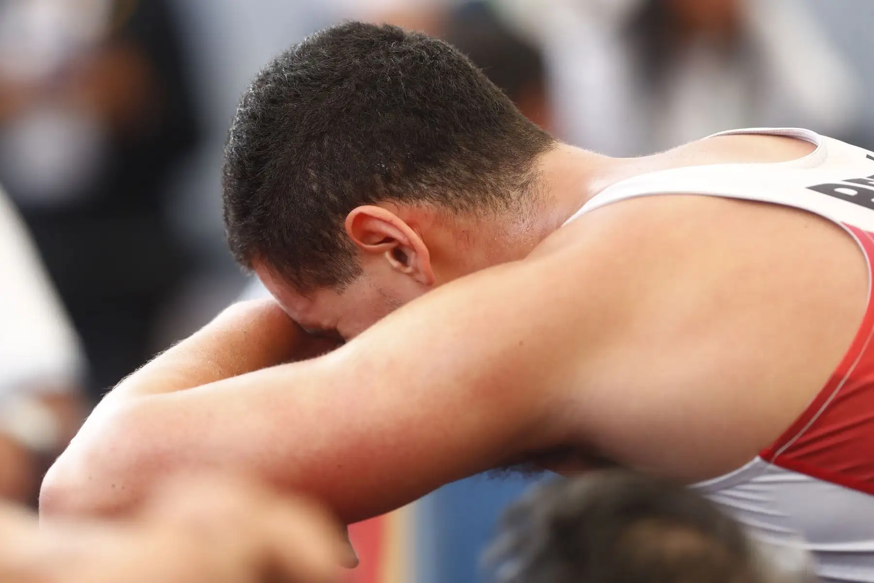 Los atletas peruanos Alessia Palacios Carrillo y Vincenzo Daniel Giurfa Sanguineti participaron en la competencia de remoergómetro categoría dobles mixta de los Juegos Bolivarianos Bicentenario Ayacucho 2024, que se realizó en el colegio emblemático Mariscal Cáceres de Huamanga, en la que obtuvieron la medalla de plata. Foto: ANDINA/Daniel Bracamonte