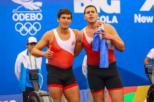 Los atletas peruanos Vincenzo Daniel Giurfa Sanguineti y Johann Geronimo Hamann  ganaron la medalla de plata en la disciplina Remoergómetro. Foto: ANDINA/Eddy Ramos