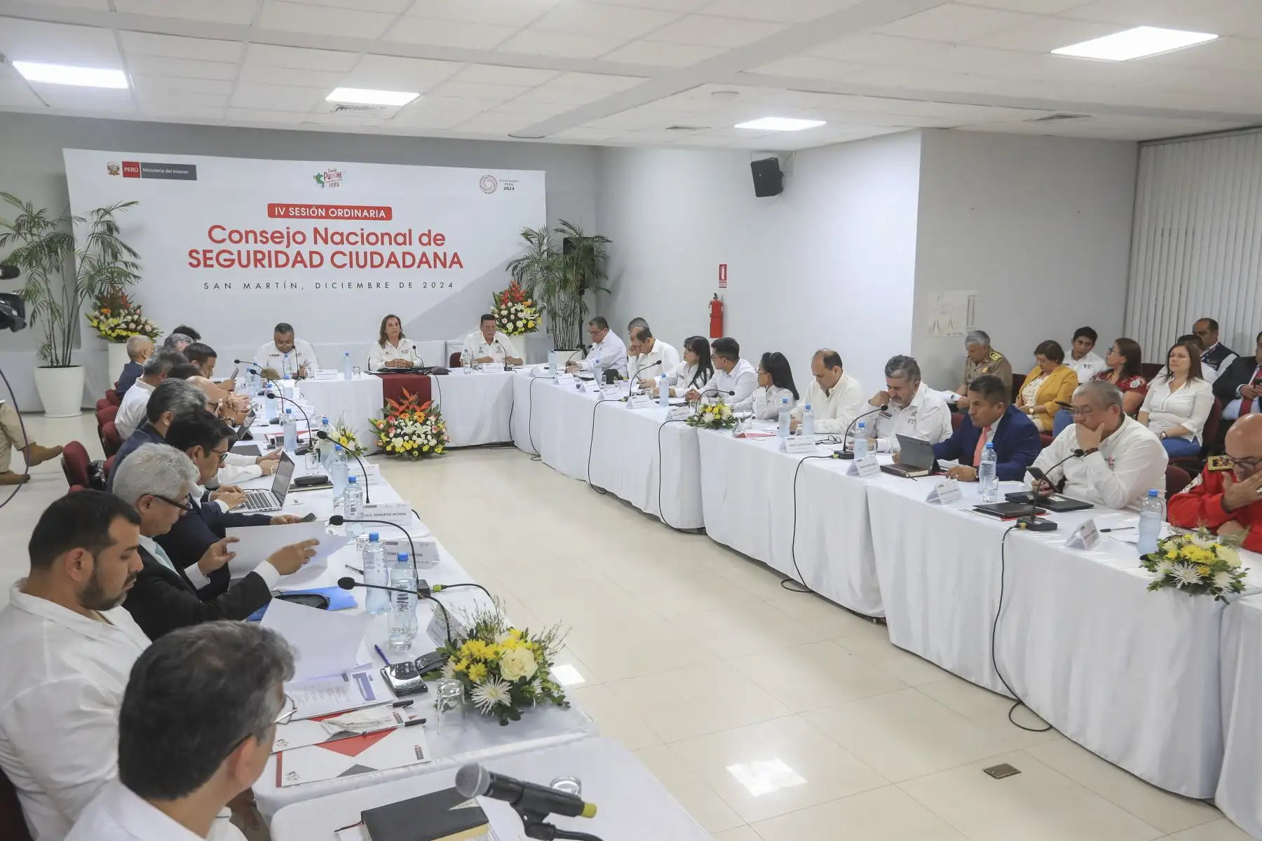 La presidenta de la república, Dina Boluarte, dio a conocer los acuerdos alcanzados durante la IV Sesión Ordinaria del Consejo Nacional de Seguridad Ciudadana (Conasec), realizado en la ciudad de Tarapoto, en la región San Martín. 
Foto: ANDINA/Prensa Presidencia