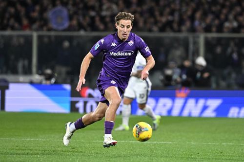 Edoardo Bove futbolista de la Fiorentina de la Serie A