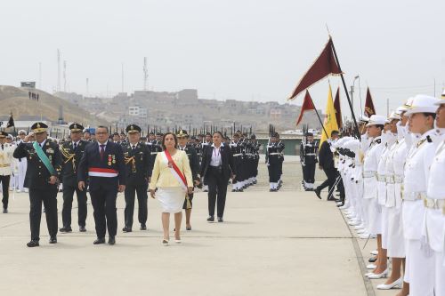 Presidenta de la república participa de la ceremonia por el trigésimo sexto aniversario de la Policía Nacional del Perú