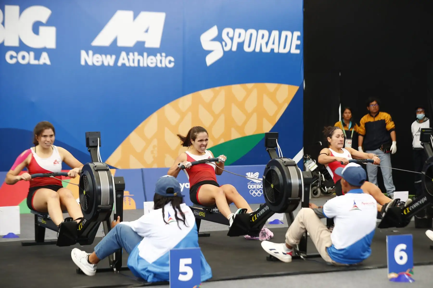 El equipo peruano de remoergómetro conformado por las atletas Alessia Palacios, Valeria Palacios, Adriana Sanguineti y Pamela Noya alcanzaron la medalla de plata en la competencia de remoergómetro categoría cuádruple femenina de los Juegos Bolivarianos Bicentenario Ayacucho 2024. Foto: ANDINA/Daniel Bracamonte