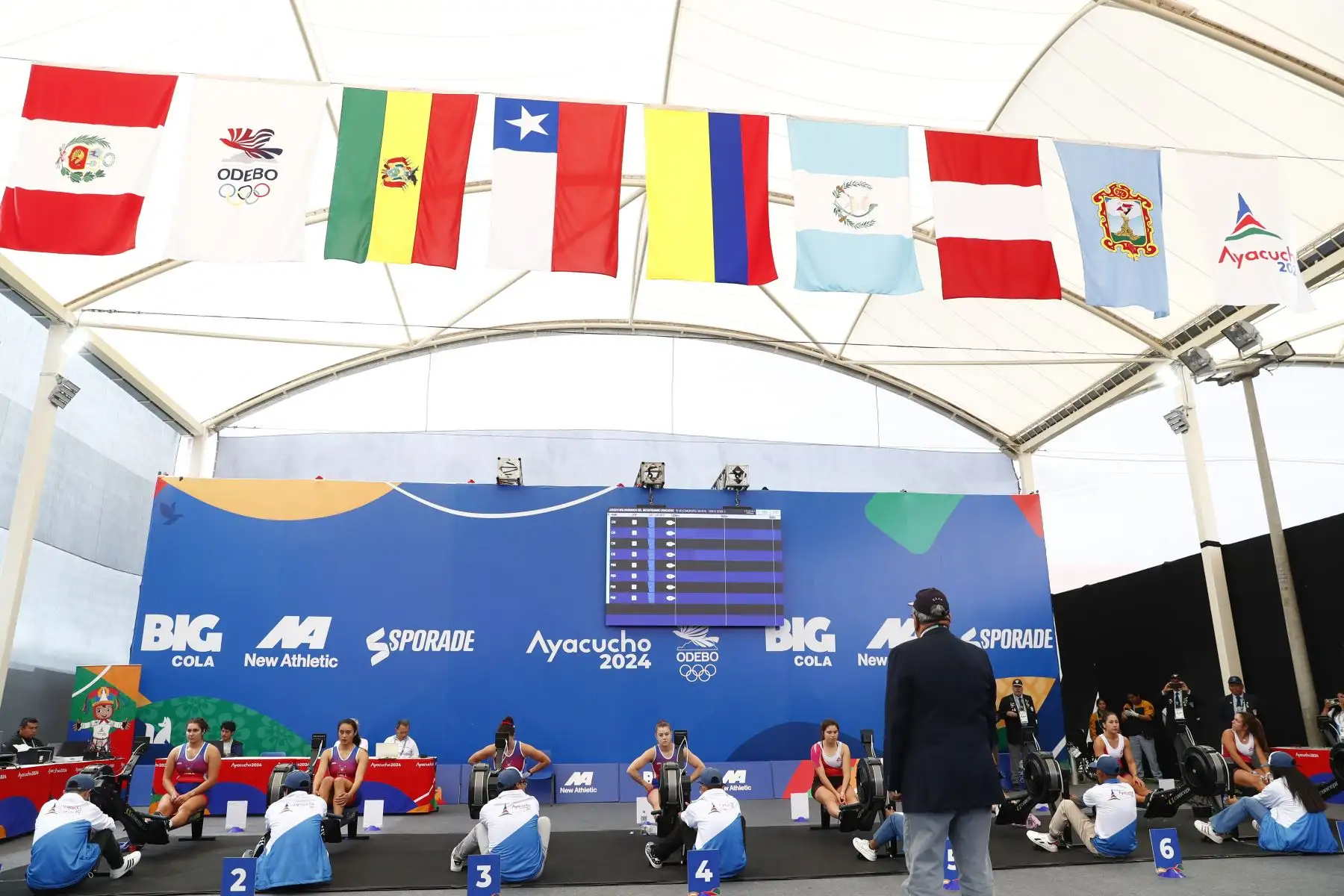 El equipo peruano de remoergómetro conformado por las atletas Alessia Palacios, Valeria Palacios, Adriana Sanguineti y Pamela Noya alcanzaron la medalla de plata en la competencia de remoergómetro categoría cuádruple femenina de los Juegos Bolivarianos Bicentenario Ayacucho 2024. Foto: ANDINA/Daniel Bracamonte