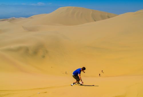 Las impresionantes dunas son un atractivo turístico importante de Ica que atrae a miles de visitantes.