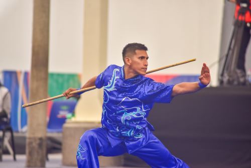 Jorge Copara volvió a competir el viernes y ganó la medalla de plata en la modalidad de taolu gunshu