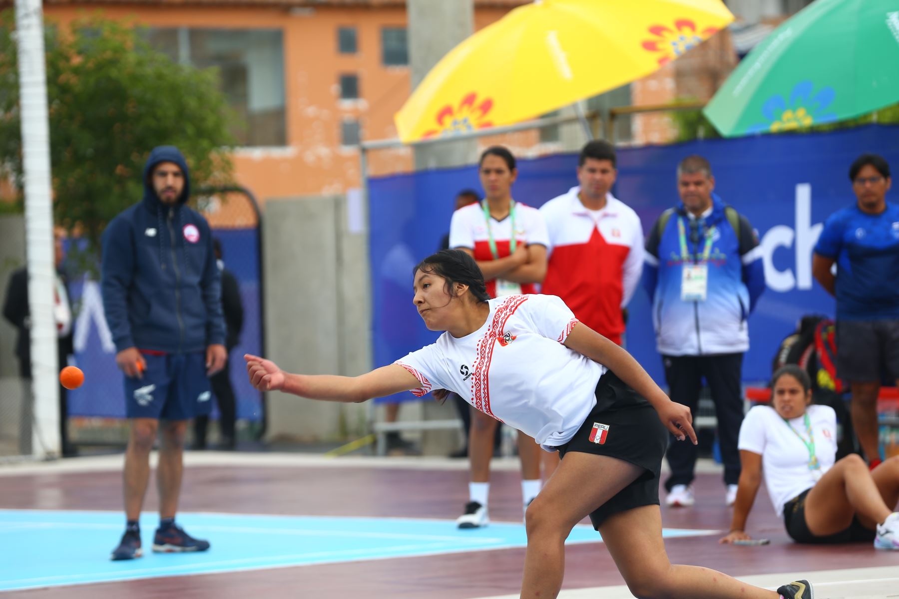 Desde el complejo Canaan Alto de Ayacucho se desarrolla la competencia de frontón de los Juegos Bolivarianos Bicentenario Ayacucho 2024 , en donde la peruana Cristina de los Angeles perdió ante la representante de Chile  en la categoría frontball femenina. Foto: ANDINA/Eddy Ramos