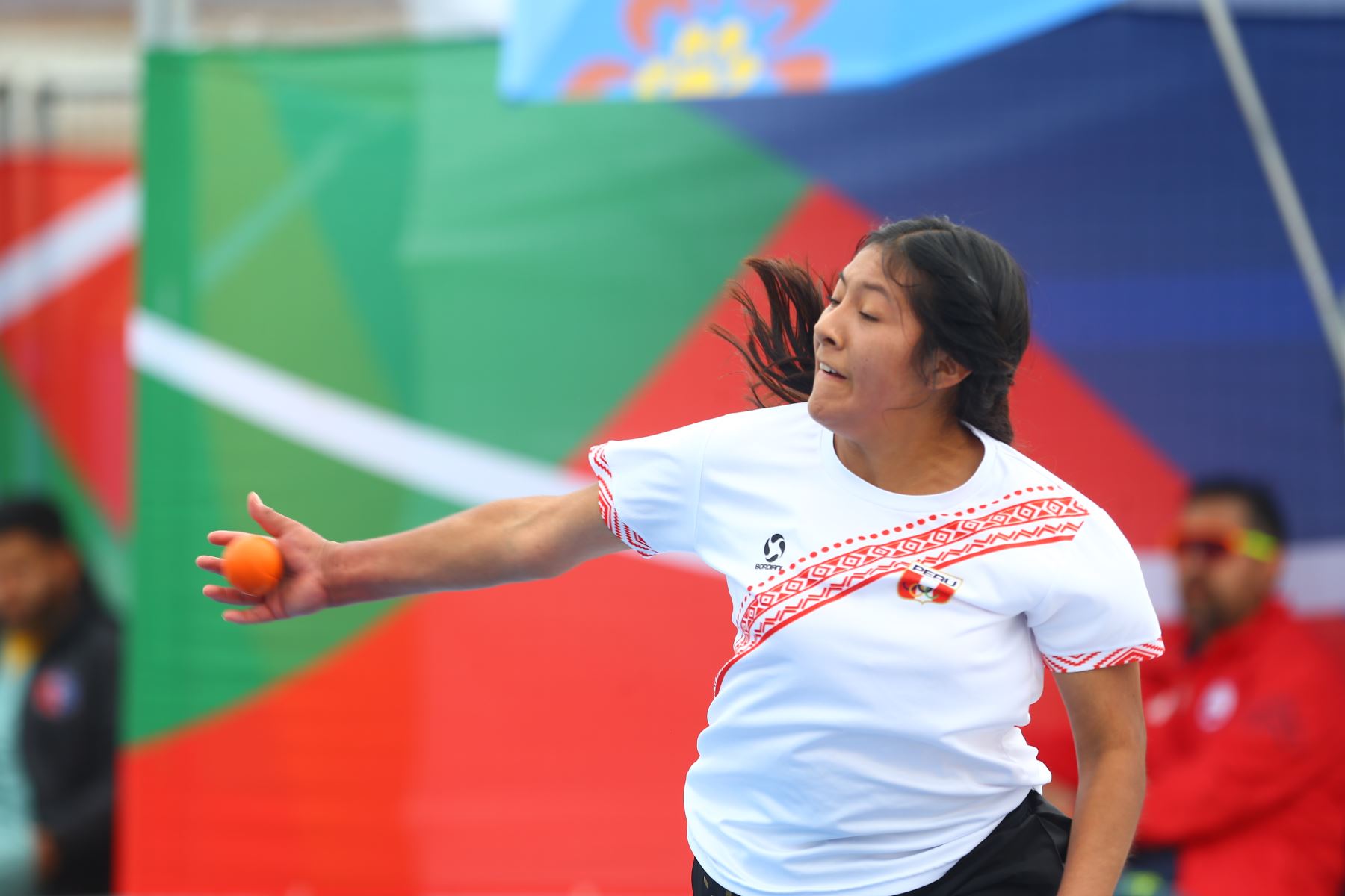 Desde el complejo Canaan Alto de Ayacucho se desarrolla la competencia de frontón de los Juegos Bolivarianos Bicentenario Ayacucho 2024 , en donde la peruana Cristina de los Angeles perdió ante la representante de Chile  en la categoría frontball femenina. Foto: ANDINA/Eddy Ramos