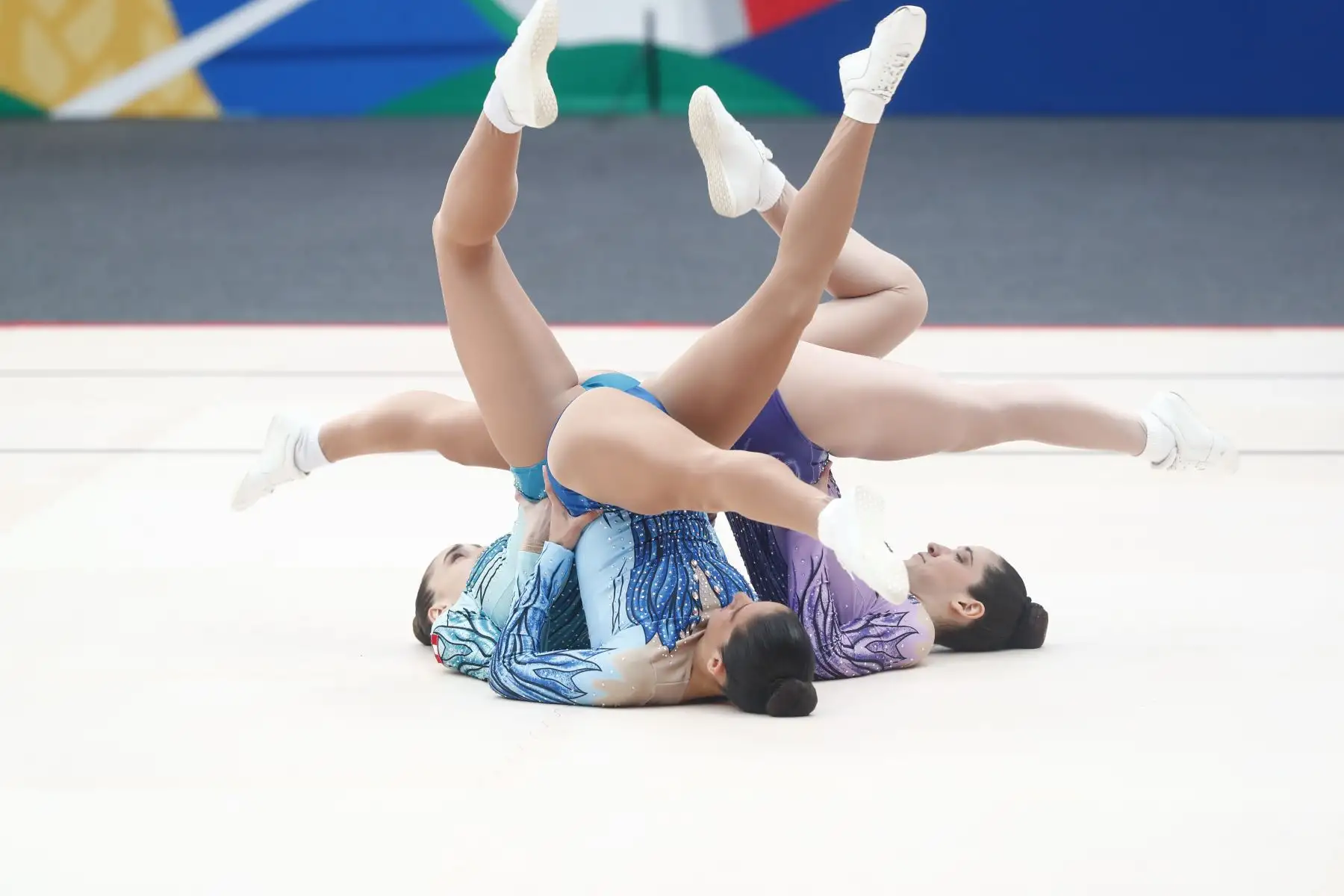 Así fue la participación de Perú en su segundo día de competencia en gimnasia de los Juegos Bolivarianos Bicentenario Ayacucho 2024, desde el colegio Nuestra Señora de las Mercedes, en la categoría trío mixta, teniendo como exponentes a las gimnastas Alessandra Petrozzi, Alessia Rodríguez, Paulina Larrea, Thais Fernández, Josefina Canales y Paula Sánchez León. Foto: ANDINA/Daniel Bracamonte