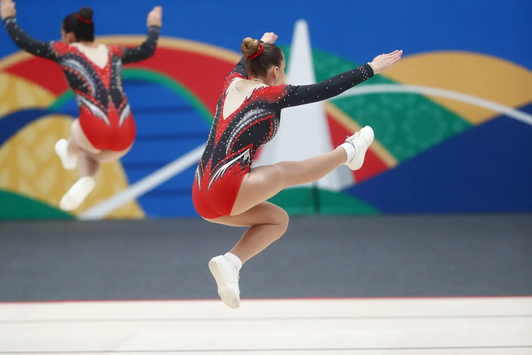 Así fue la participación de Perú en su segundo día de competencia en gimnasia de los Juegos Bolivarianos Bicentenario Ayacucho 2024, desde el colegio Nuestra Señora de las Mercedes, en la categoría grupo mixta, teniendo como exponentes a las gimnastas Alessandra Petrozzi, Alessia Rodríguez, Paulina Larrea, Thais Fernández, Josefina Canales, Paula Sánchez León, Sofía Rodríguez, Gianna Benavides, María Lizárraga y Fiorella Dauriol. Foto: ANDINA/Daniel Bracamonte