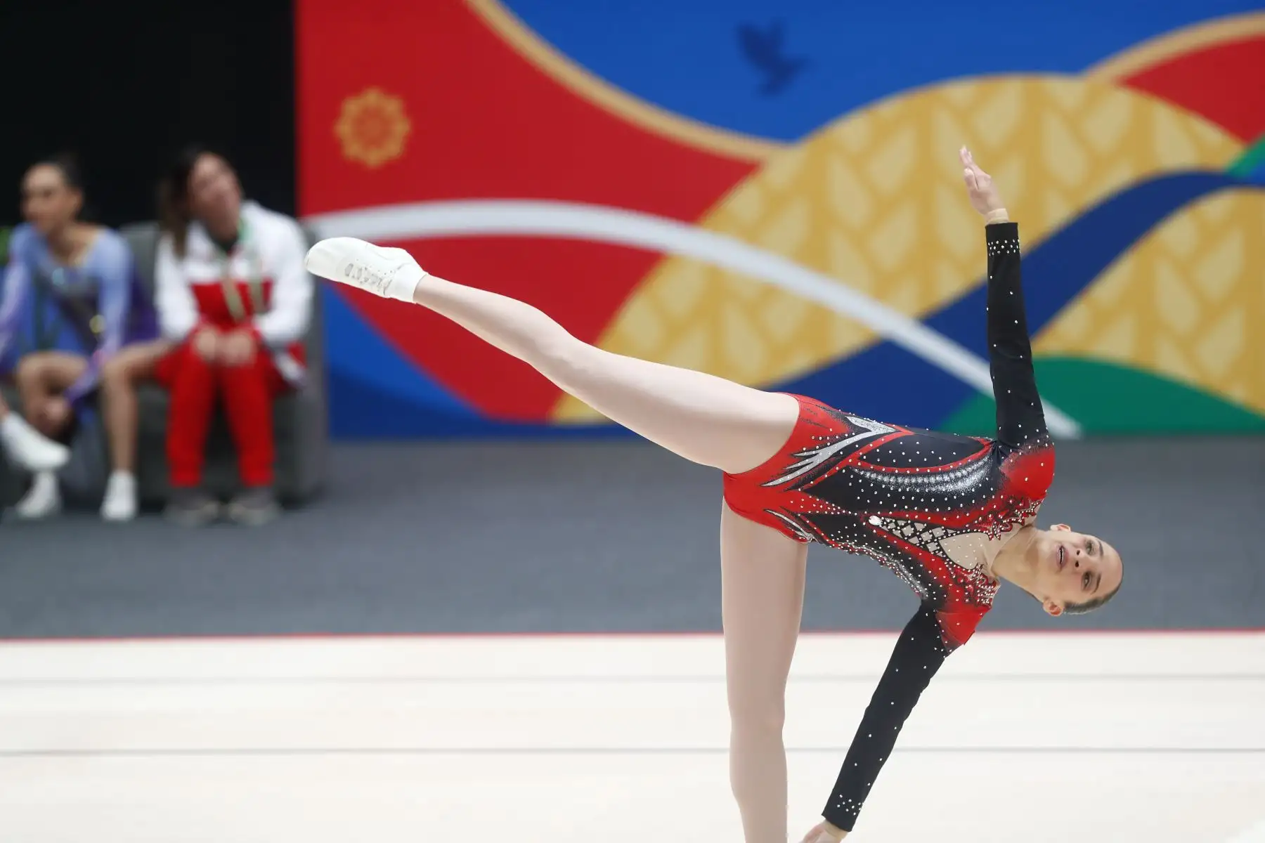 Así fue la participación de Perú en su segundo día de competencia en gimnasia de los Juegos Bolivarianos Bicentenario Ayacucho 2024, desde el colegio Nuestra Señora de las Mercedes, en la categoría grupo mixta, teniendo como exponentes a las gimnastas Alessandra Petrozzi, Alessia Rodríguez, Paulina Larrea, Thais Fernández, Josefina Canales, Paula Sánchez León, Sofía Rodríguez, Gianna Benavides, María Lizárraga y Fiorella Dauriol. Foto: ANDINA/Daniel Bracamonte