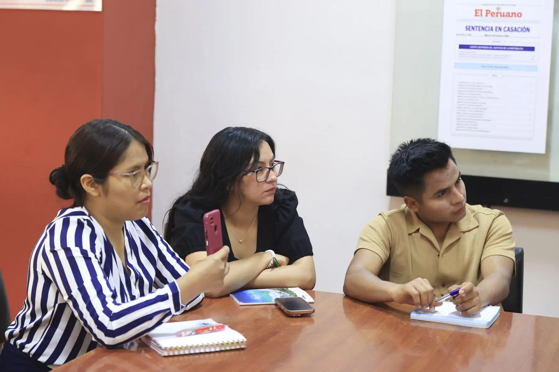 Estudiantes de la maestría de Comunicación Organizacional y Desarrollo Social de la UNASAM visitaron las instalaciones de Editora Perú para formar parte de la experiencia Vive Andina.