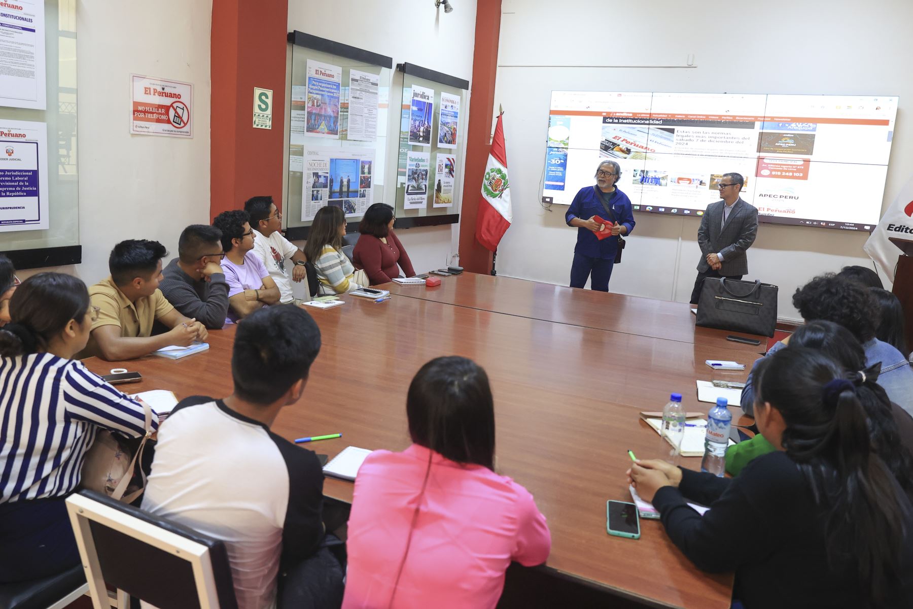 Estudiantes de la maestría de Comunicación Organizacional y Desarrollo Social de la UNASAM visitaron las instalaciones de Editora Perú para formar parte de la experiencia Vive Andina.