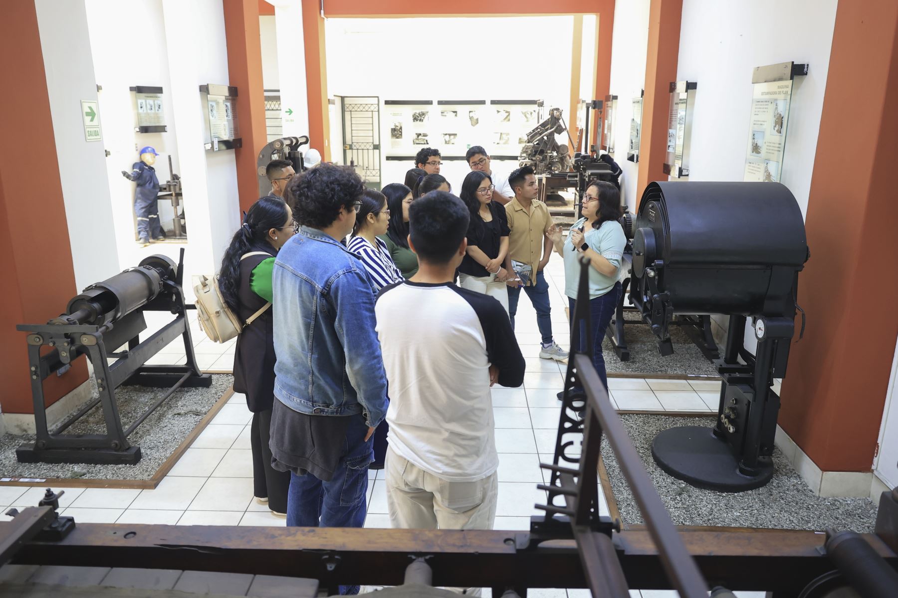 Estudiantes de la maestría de Comunicación Organizacional y Desarrollo Social de la UNASAM visitaron las instalaciones de Editora Perú para formar parte de la experiencia Vive Andina.