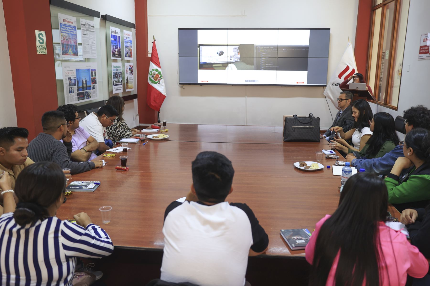 Estudiantes de la maestría de Comunicación Organizacional y Desarrollo Social de la UNASAM visitaron las instalaciones de Editora Perú para formar parte de la experiencia Vive Andina.