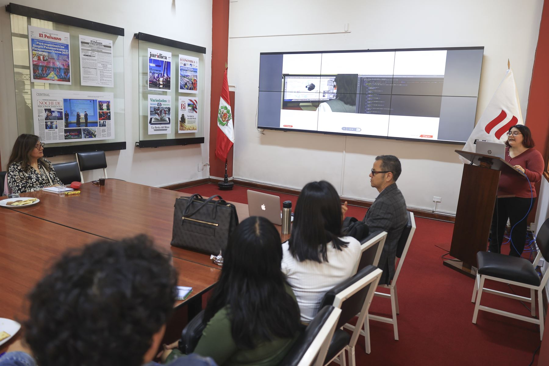 Estudiantes de la maestría de Comunicación Organizacional y Desarrollo Social de la UNASAM visitaron las instalaciones de Editora Perú para formar parte de la experiencia Vive Andina.