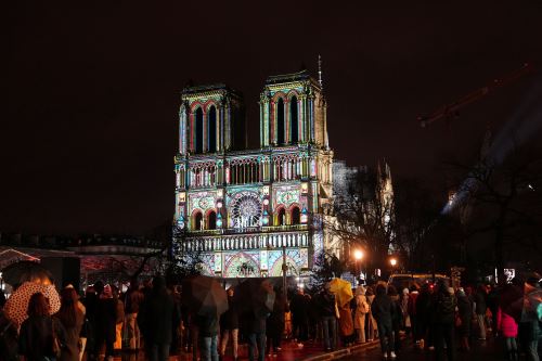 Notre - Dame reabre sus puertas luego de 5 años de reparaciones tras devastador incendio