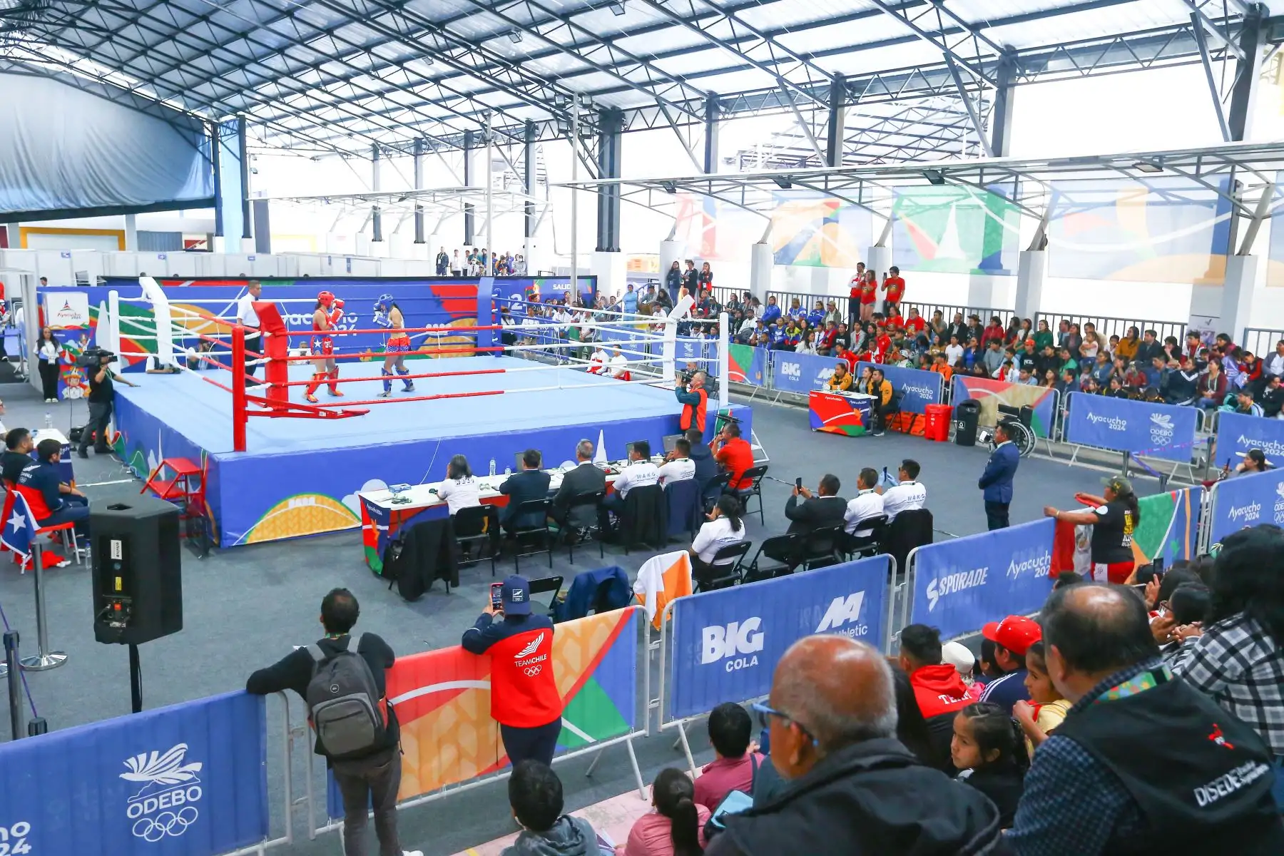 La deportista peruana Ana Cecilia Medina García gana la medalla de oro en la disciplina kickboxing en los Juegos Bolivarianos Bicentenario Ayacucho 2024. La competencia se desarrolló en el colegio Nuestra Señora de las Mercedes de Huamanga. Foto: ANDINA/ Eddy Ramos