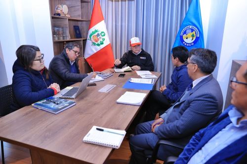 Ministro de Energía y Minas, Jorge Luis Montero Cornejo, sostuvo una reunión de trabajo con el gobernador de Pasco, para impulsar la viabilización de proyectos de desarrollo. Foto: Cortesía.